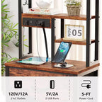 Qwatto Table de Chevet Haute de 115 cm avec Station de Recharge USB et Lumière, 3 Tiroirs en Tissu, Bibliothèque pour Petite Chambre à Coucher ou Dortoir, Finition Marron