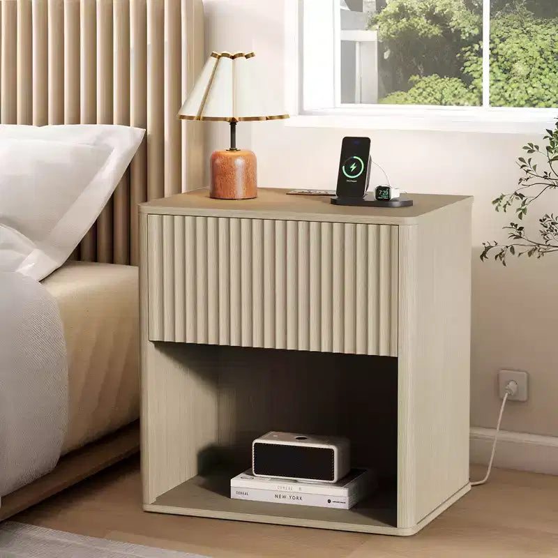 Lot de 2 tables de chevet cannelées avec station de charge et lumière LED, tables d'appoint modernes en bois avec tiroir de rangement, tables de chevet de style Mid-Century pour chambre à coucher
