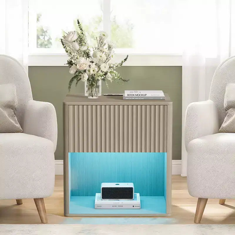 Lot de 2 tables de chevet cannelées avec station de charge et lumière LED, tables d'appoint modernes en bois avec tiroir de rangement, tables de chevet de style Mid-Century pour chambre à coucher