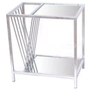 Table d'appoint HomeRoots 24 en verre miroir et fer avec étagère, coloris argent