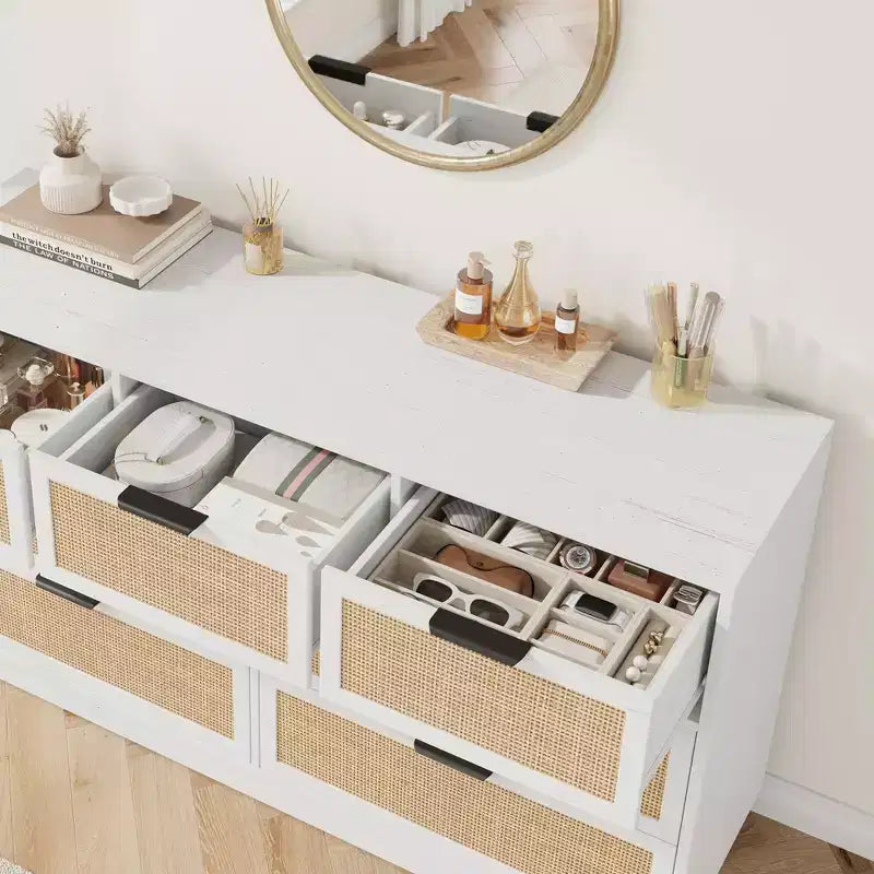 Commode 7 tiroirs en rotin pour chambre, meuble TV en rotin style ferme avec 7 tiroirs de rangement, organisateur polyvalent moderne pour chambre, entrée