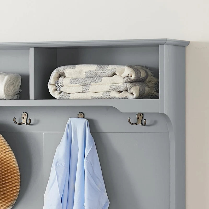 Meuble d'entrée classique moderne avec banc porte-chaussures et patères pour le rangement suspendu