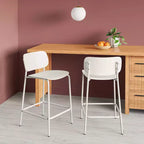 Lot de 2 tabourets de bar en plastique moulé de 61 cm avec base en métal, hauteur comptoir, blancs - Room Essentials™