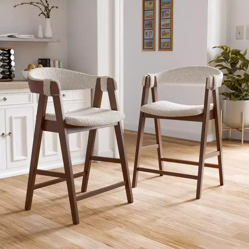 HOMES: Inside + Out Lot de 2 tabourets de bar Pearlcrest mi-siècle moderne en bouclette, hauteur comptoir, noyer