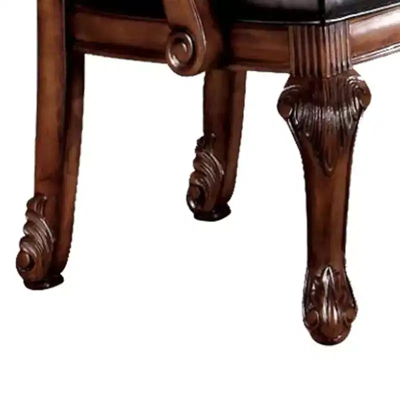 Chaise de salle à manger 28" Chateau De Ville en similicuir noir et finition cerisier - Acme Furniture : pieds Queen Anne, sculptures coquilles
