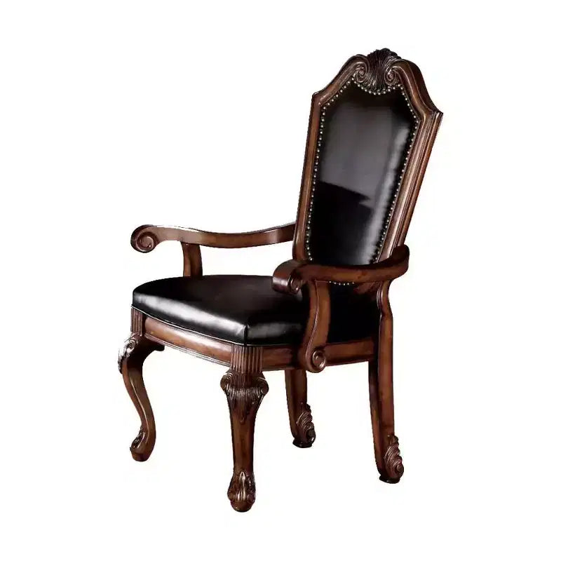 Chaise de salle à manger 28" Chateau De Ville en similicuir noir et finition cerisier - Acme Furniture : pieds Queen Anne, sculptures coquilles