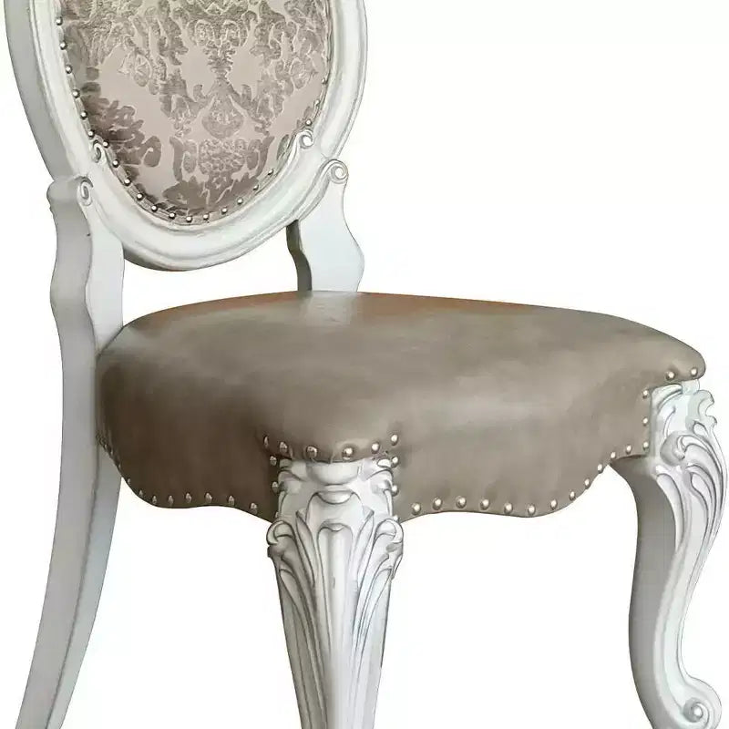 Chaises de salle à manger Versailles 21" et finition blanc cassé - Acme Furniture : style traditionnel, clous décoratifs, dossier capitonné