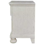 Signature Design by Ashley Robbinsdale – Table de nuit blanche à 1 tiroir : Table d'appoint de chambre à coucher de style vintage avec rangement et gestion des câbles