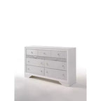 Commode Naima 63 po blanche Acme Furniture : cadre en bois, glissières métalliques, 9 tiroirs de rangement, aucun assemblage requis