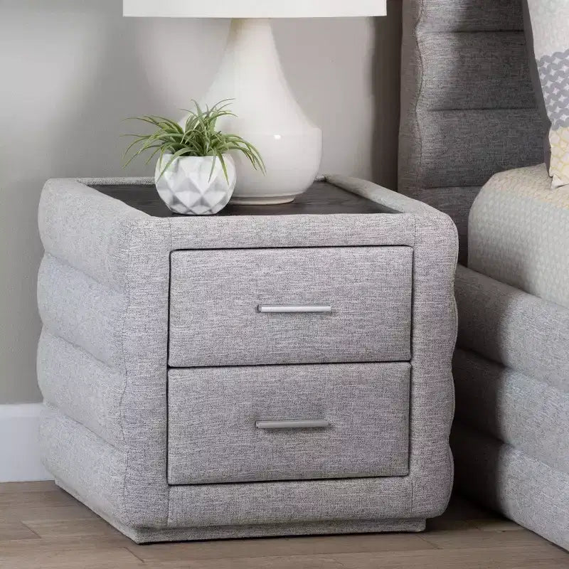 Table de chevet Baxton Studio Cadmus en tissu capitonné avec 2 tiroirs, gris clair