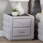 Table de chevet Baxton Studio Cadmus en tissu capitonné avec 2 tiroirs, gris clair