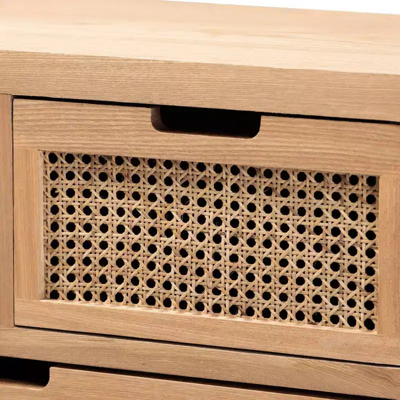 Commode d'appoint 4 tiroirs en bois et rotin Alina, chêne - Baxton Studio : Profil compact, esprit bohème, grand espace de rangement