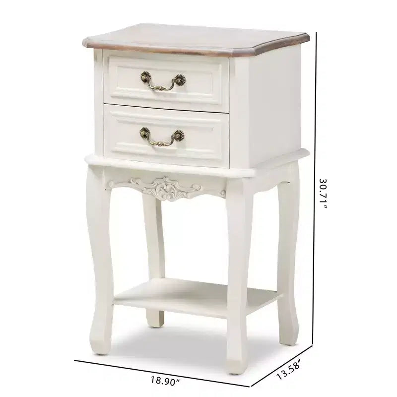 Table de chevet Amalie 2 tiroirs bois blanc/chêne - Baxton Studio : Style Louis XV, Poignées en laiton, Étagère ouverte