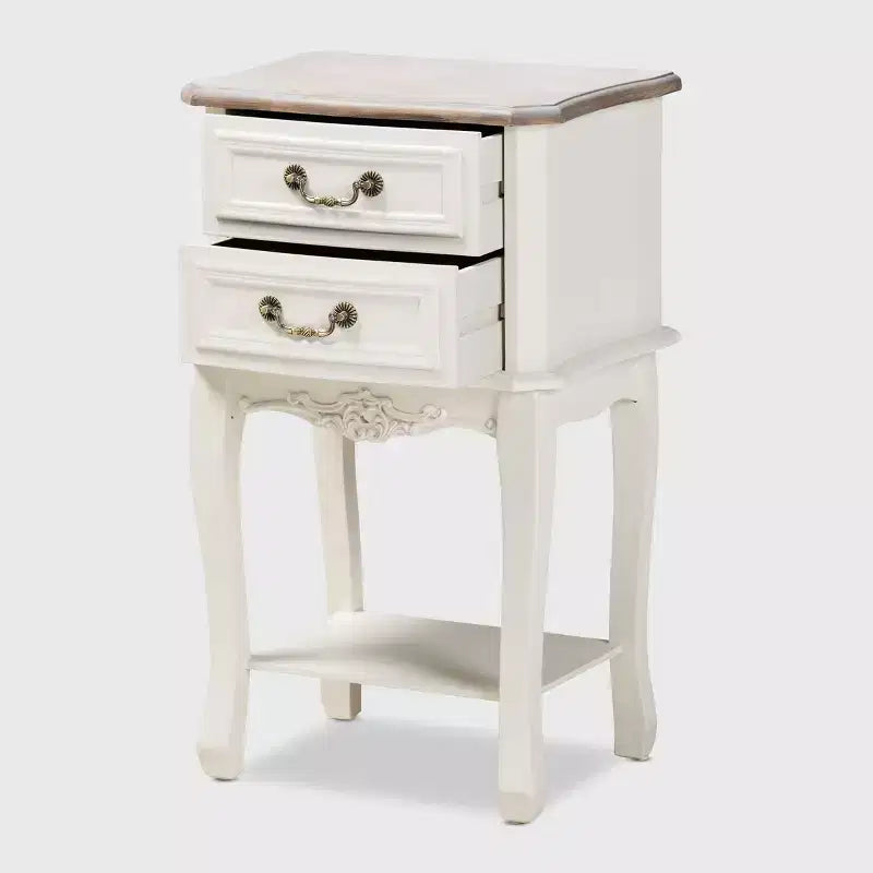 Table de chevet Amalie 2 tiroirs bois blanc/chêne - Baxton Studio : Style Louis XV, Poignées en laiton, Étagère ouverte