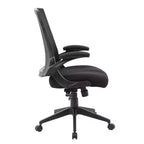 Chaise de bureau Boss en maille noire avec accoudoirs rabattables : conception ergonomique, base en nylon, rembourrage en mousse, capacité de 125 kg