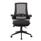 Chaise de bureau Boss en maille noire avec accoudoirs rabattables : conception ergonomique, base en nylon, rembourrage en mousse, capacité de 125 kg