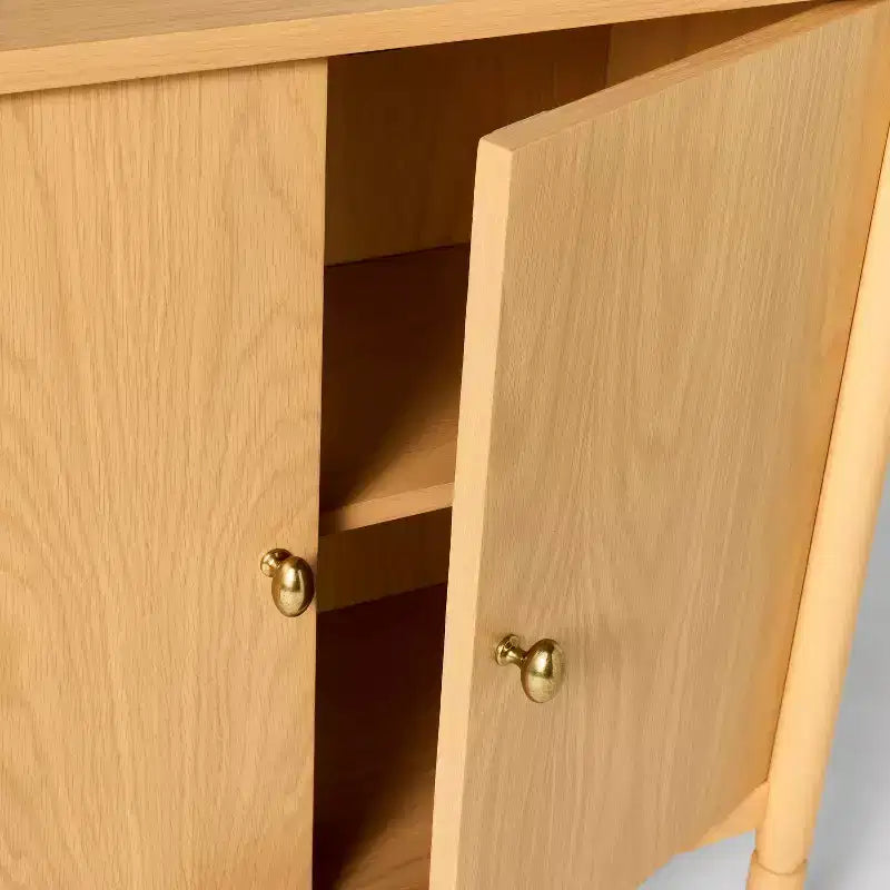 Meuble bas en bois tourné moderne marron – Threshold™ conçu avec Studio McGee