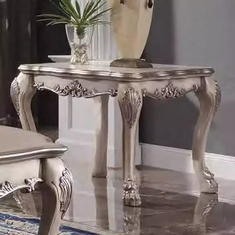 Table basse vintage de 28 po Dresden Bone White - Acme Furniture : pieds à griffes, détails sculptés