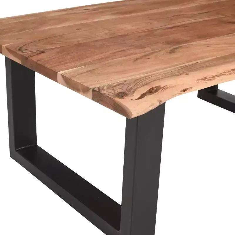 Table basse rectangulaire Urban Port de 45 po en bois d'acacia, bords bruts, base en métal thermolaqué noir, brun naturel