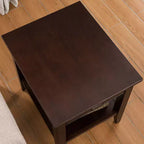Table d'appoint Laurent avec tiroir Leick Home, finition cerisier chocolat : Table d'appoint rectangulaire avec étagère, certifiée CARB, montage sans outils