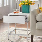 Table d'appoint moderne Buylateral Lewis blanche : MDF brillant, structure métallique robuste, 60,5 cm de hauteur