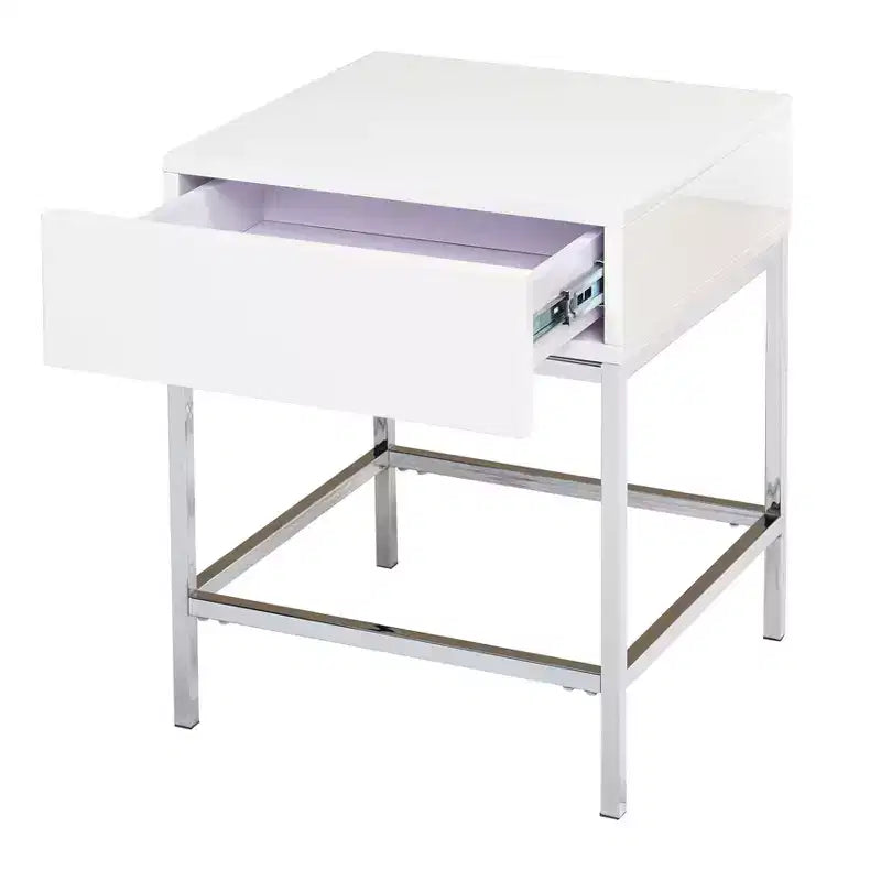 Table d'appoint moderne Buylateral Lewis blanche : MDF brillant, structure métallique robuste, 60,5 cm de hauteur
