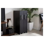 Bibliothèque en bois Lindo de Baxton Studio avec deux portes coulissantes, Meuble de rangement – Marron foncé : Rangement média, 10 étagères, 137,8 cm de hauteur