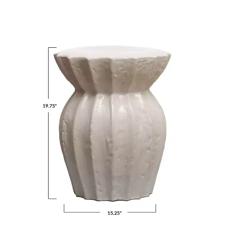 Table d'appoint ronde sculptée élégante en grès blanc Storied Home : 50,16 cm de hauteur, aucun assemblage requis, forme originale