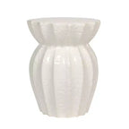 Table d'appoint ronde sculptée élégante en grès blanc Storied Home : 50,16 cm de hauteur, aucun assemblage requis, forme originale
