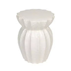 Table d'appoint ronde sculptée élégante en grès blanc Storied Home : 50,16 cm de hauteur, aucun assemblage requis, forme originale