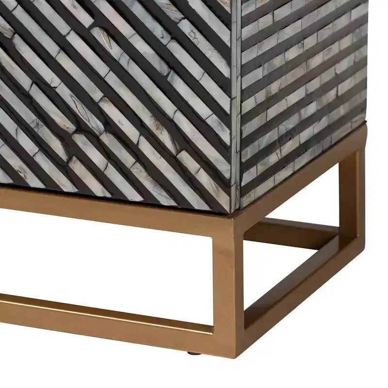 Baxton Studio Belenus, armoire de rangement bicolore en nacre et métal, rayée noir/gris/or : accent élégant, aucun assemblage requis