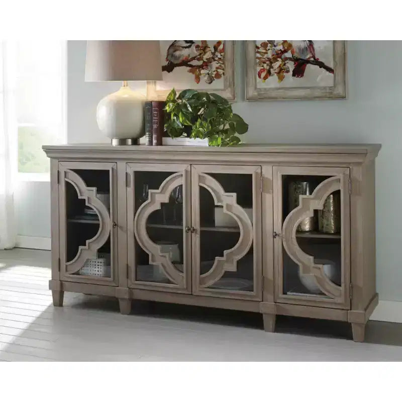 Meuble d'appoint Fossil Ridge Door Accent Cabinet gris – Signature Design by Ashley : d'inspiration vintage, rangement dissimulé, étagères réglables