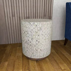 Table d'appoint contemporaine en nacre grise - Olivia & May