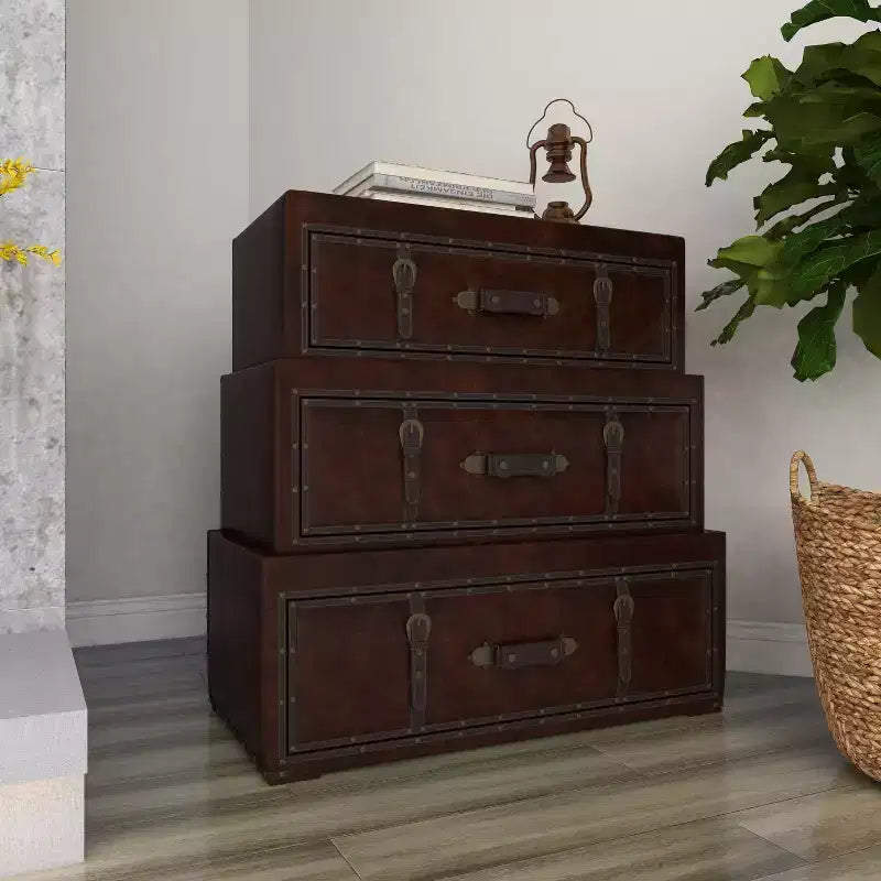 Olivia & May Coffre traditionnel en similicuir et bois marron : Rangement élégant à compartiments, aucun assemblage requis