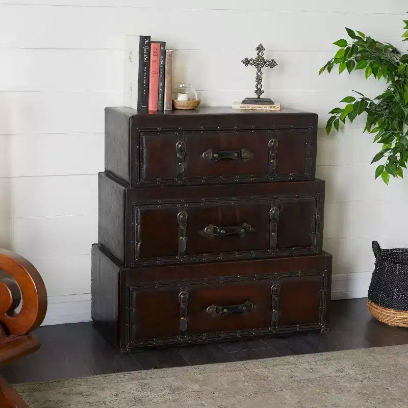 Olivia & May Coffre traditionnel en similicuir et bois marron : Rangement élégant à compartiments, aucun assemblage requis