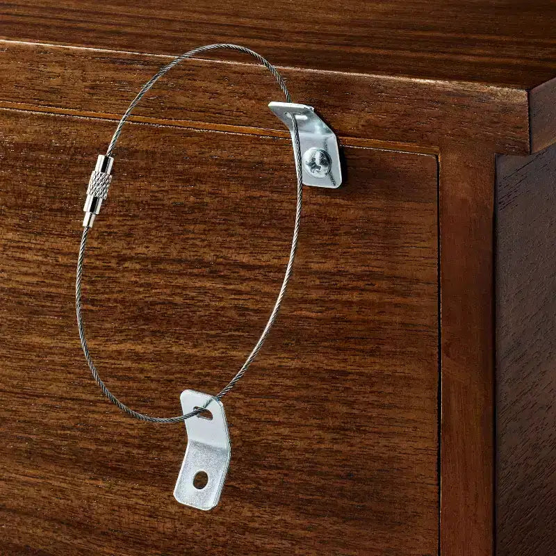Console en bois de placage noyer avec deux tiroirs Nephi – Threshold™ conçue avec Studio McGee
