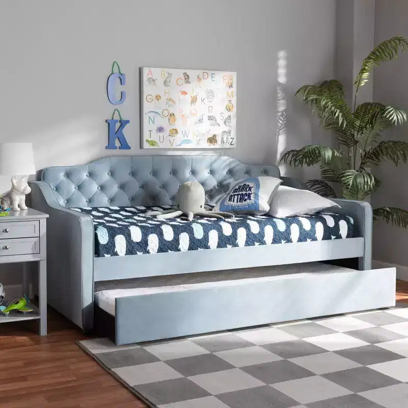 Lit de repos capitonné Twin Freda Velvet avec lit gigogne bleu clair - Baxton Studio : Rembourré, moderne du milieu du siècle, pas besoin de sommier tapissier