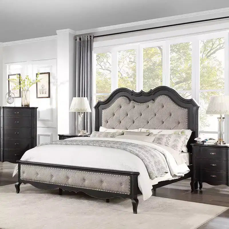 Lit California King de 82,5 pouces Chemsford en tissu beige, finition noir antique – Acme Furniture : Design traditionnel capitonné