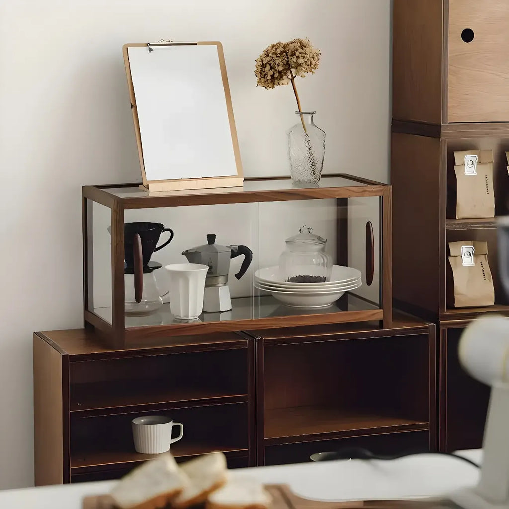 Élégante vitrine de collection en bois avec portes coulissantes