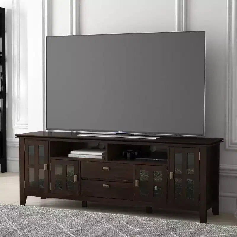 Meuble TV Stratford en bois massif pour téléviseurs jusqu'à 80 pouces - WyndenHall