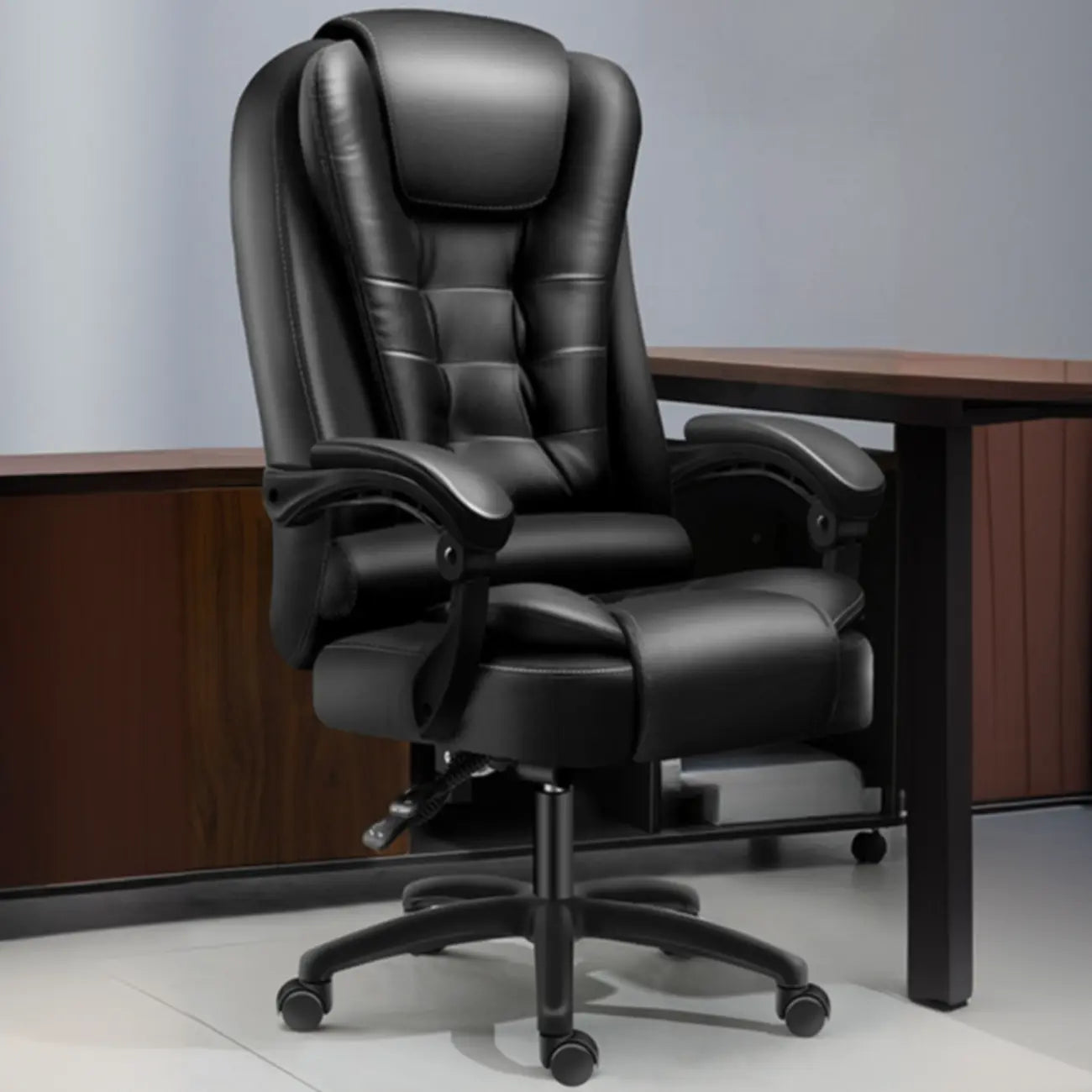 Fauteuil de bureau ergonomique pivotant en cuir noir avec repose-pieds