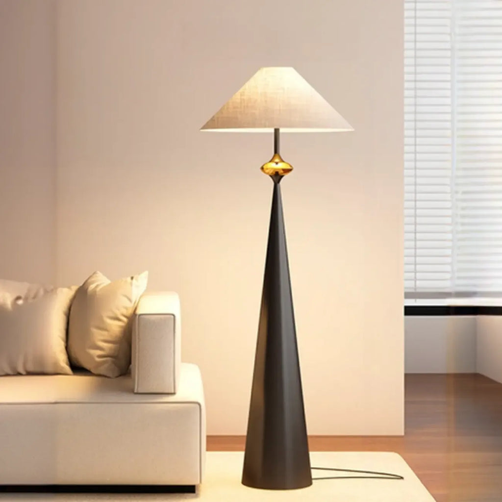 Lampadaire contemporain en métal conique avec abat-jour en tissu