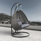 LeisureMod Fauteuil suspendu œuf 2 places avec support - Balançoire hamac de patio en rotin osier intérieur/extérieur avec coussins