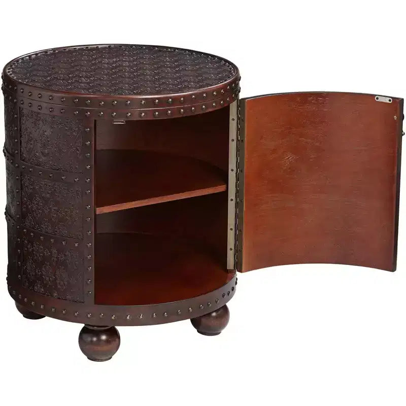 Table d'appoint ronde vintage rustique en bois Kensington Hill Hadley 55 cm de large avec étagère de rangement Motif gaufré en cuir marron pour salon