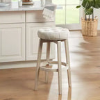 55 Downing Street Shelby Tabouret de bar pivotant en bois blanc 29 po de haut, rustique, style ferme, rembourré en tissu avoine avec repose-pieds pour comptoir de cuisine.