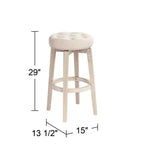 55 Downing Street Shelby Tabouret de bar pivotant en bois blanc 29 po de haut, rustique, style ferme, rembourré en tissu avoine avec repose-pieds pour comptoir de cuisine.