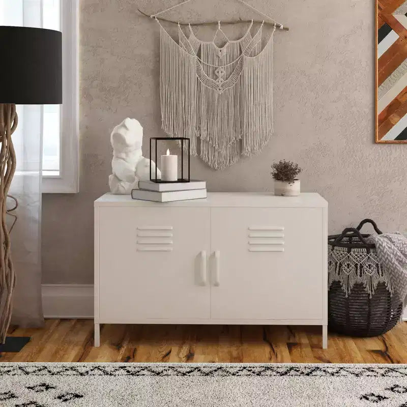 Armoire d'appoint en métal à 2 portes Shadwick de RealRooms