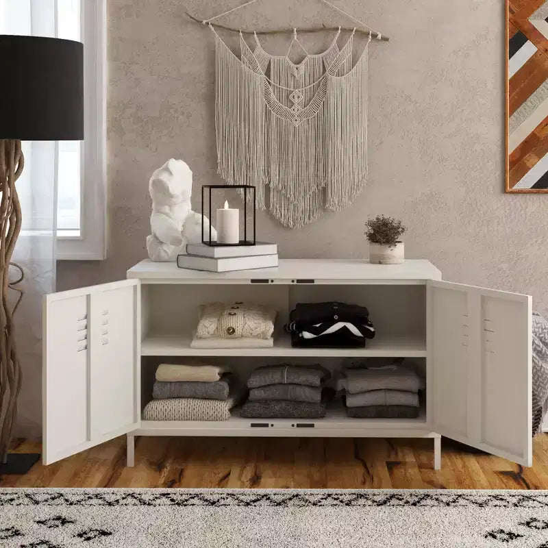 Armoire d'appoint en métal à 2 portes Shadwick de RealRooms