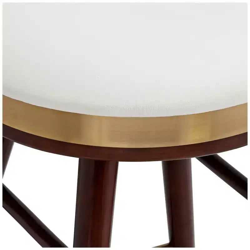 Tabouret de bar Studio 55D Parker en noyer et métal, brun doré, hauteur 64,7 cm, avec coussin moderne en cuir blanc, dossier et repose-pieds, pour îlot de cuisine ou comptoir.