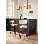 Tabouret de bar Studio 55D Parker en noyer et métal, brun doré, hauteur 64,7 cm, avec coussin moderne en cuir blanc, dossier et repose-pieds, pour îlot de cuisine ou comptoir.